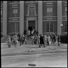 Thumbnail for Photographs of students boarding Five College buses, 1973 April - Image 1